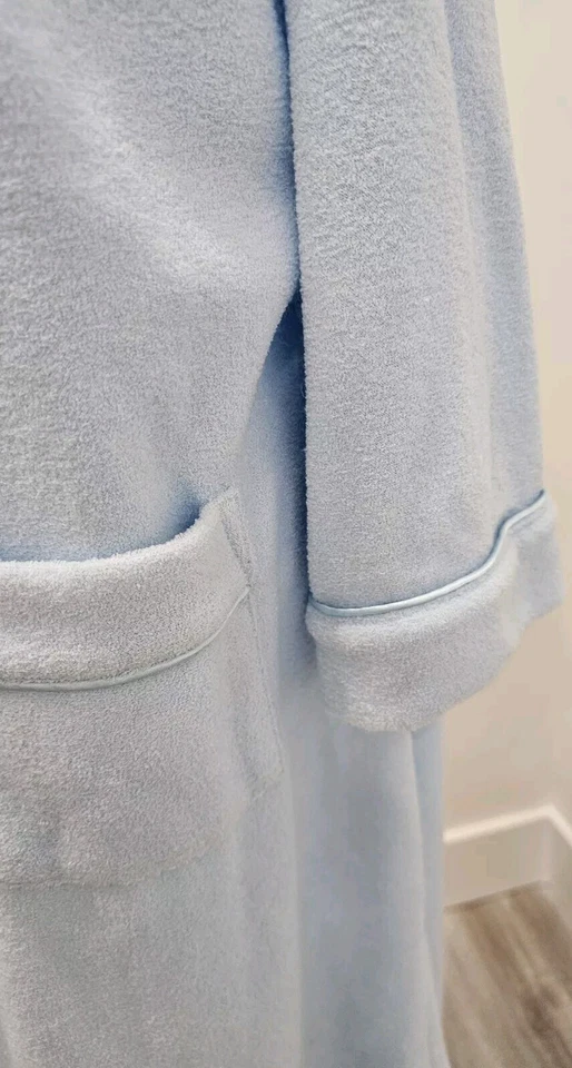 Bata Cabernet para mujer azul susurro con bolsillos abotonados talla M Foto 3 de 4