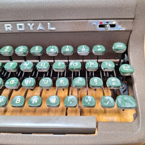 50er Jahre Royal Quiet de Luxe tragbare Schreibmaschine mit Koffer grüne Tasten FUNKTIONIERT - Bild 12 von 24