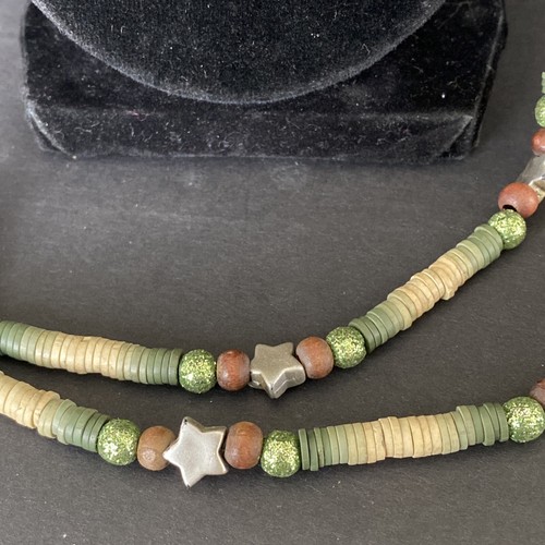 Vintage Resin Wood Bead Green White Star Beaded Statement Infinity Necklace 29" - Imagen 6 de 6