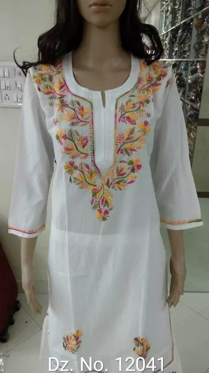 Buy online White Three Quarter Sleeve A-line Kurti from Kurta Kurtis for  Women by Saree Swarg for ₹599 at 59% off | 2024 Limeroad.com