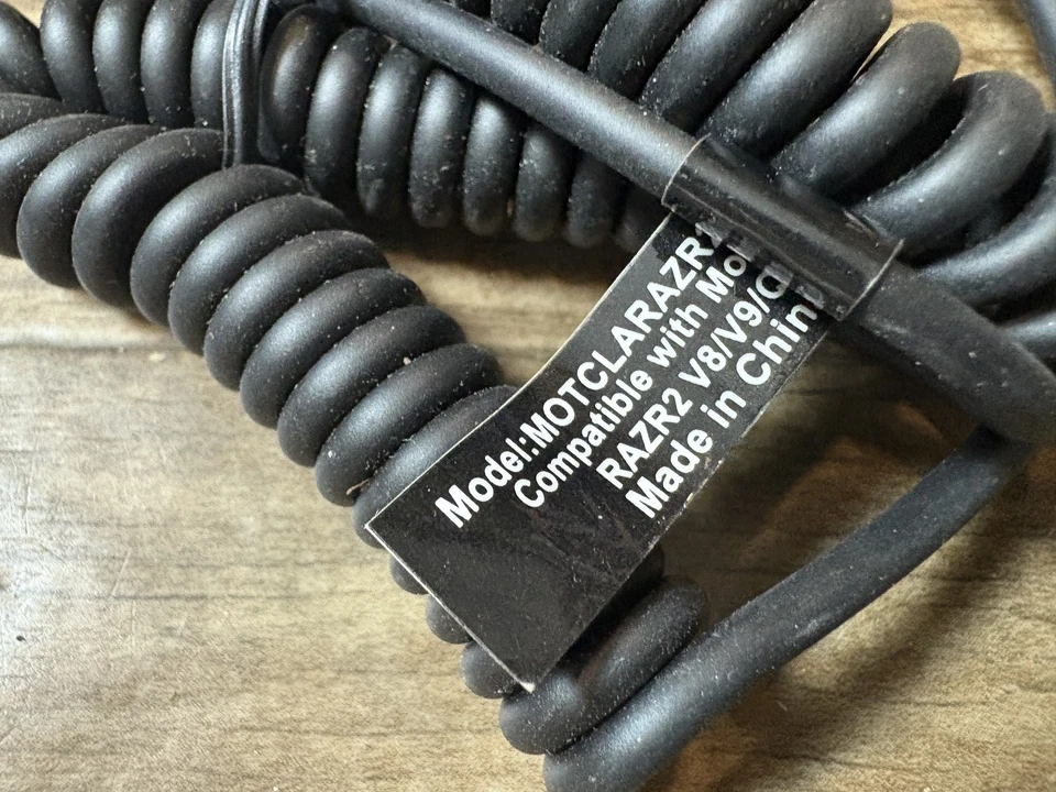 Motorola MOTCLARAZR Car Charger RAZR2 V8 V9 V9M V9X Micro USB Cell Phone Cable - Image 2 of 4