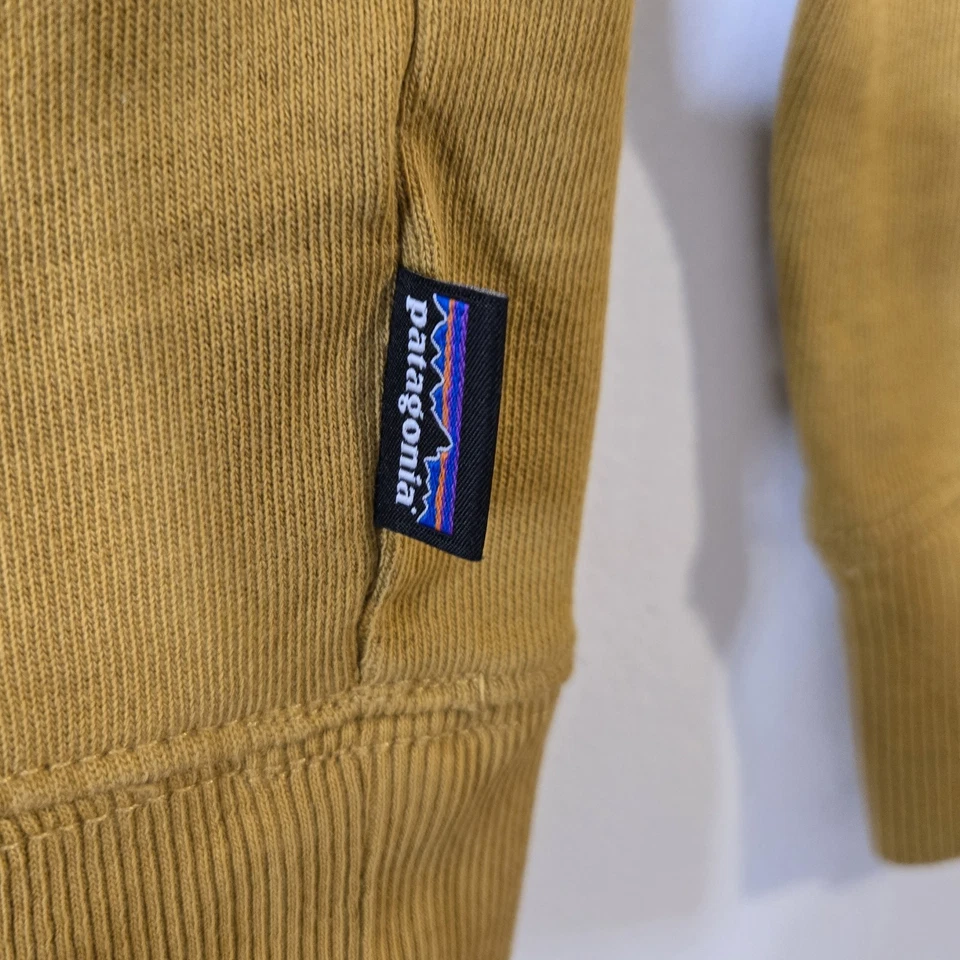 Sudadera Patagonia Mujer Pequeña Amarilla Icono Alpino Orgánica Regenerativa Foto 4 de 4