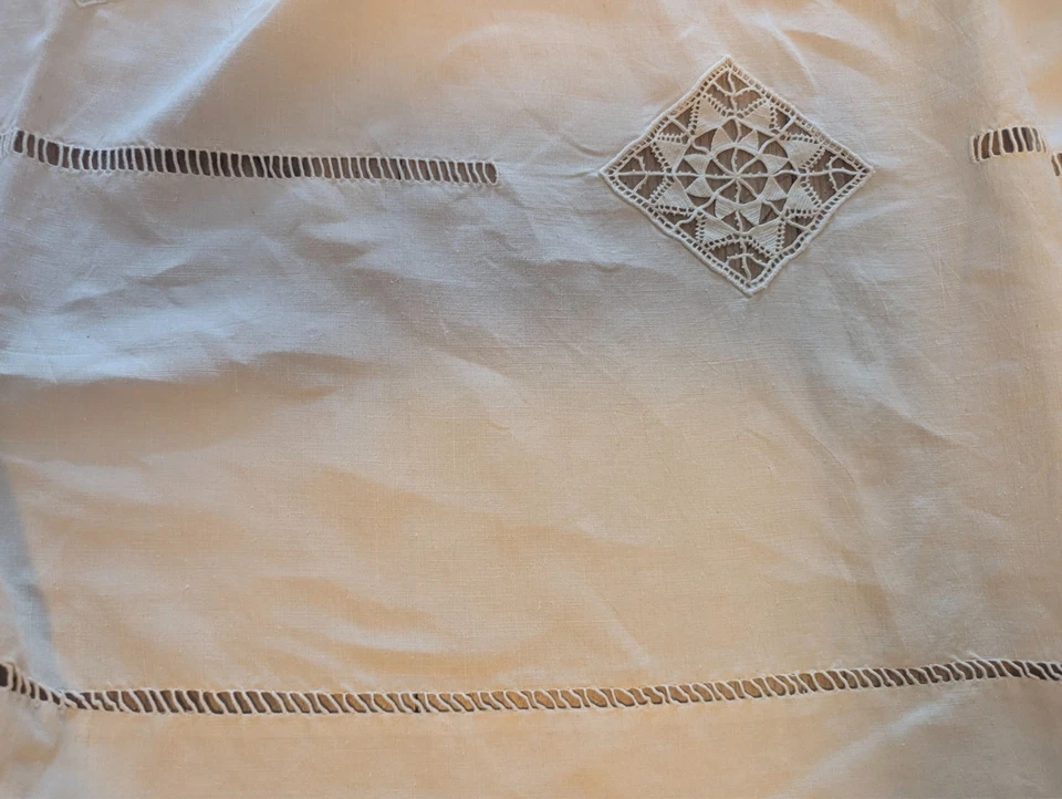 Drap en lin brodé ancien grand format - Photo 3/4