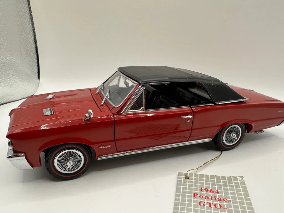 Franklin Mint 1/24 Scale Diecast 1964 Pontiac GTO Red With Black Hood - Image 2 of 4