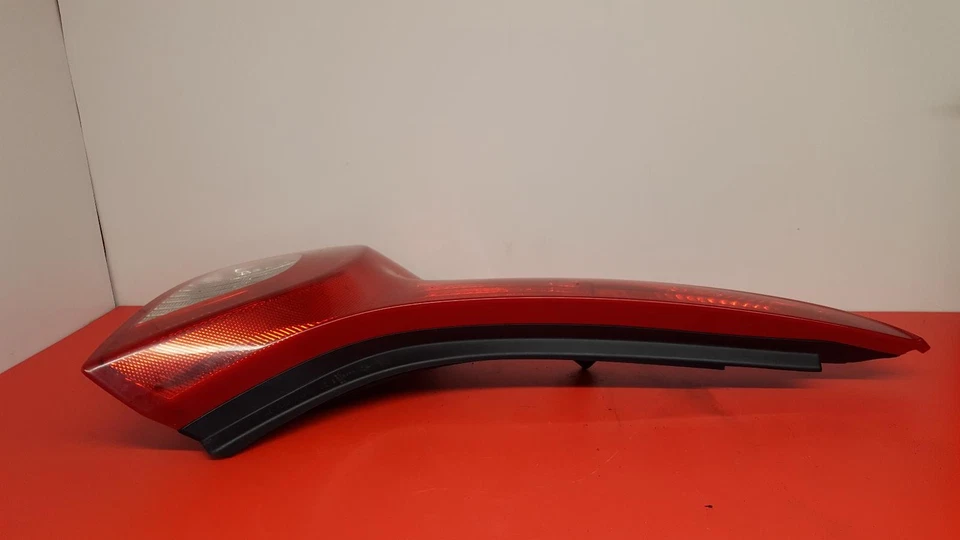 Volvo C30 2009 3 puertas hatchback luz trasera cercana lámpara de pasajero  Foto 3 de 4