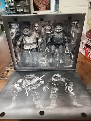 NECA TMNT Universal Monsters Hunchback Leonardo, Wolfman Raphael B&W 2 Pack VHTF