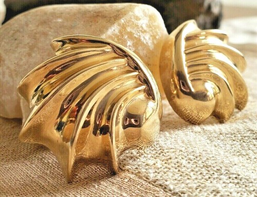 14KT Yellow Gold* Hollow Earrings with Pattern Omega Back - Picture 10 of 10