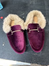 Maroon Fluffy "Yoki" Willas Faux Suede Slippers flat w/goldtone bar Sz 10women's