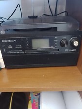 giradischi come da foto..funge da radio,cassette,dischi è dotato di due casse