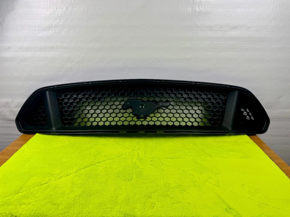 Ford Mustang GT 2015-2017 parrilla superior OEM Foto 2 de 4