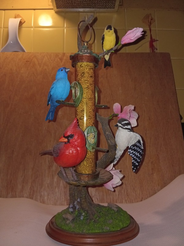 Danbury Mint Backyard Splendor by Bob Guge Feeder Bird Sculpture.
