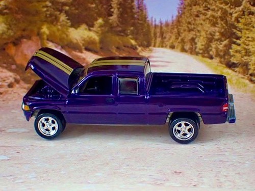 1994 - 2001 Dodge Ram 2500 V8 Sport Quad Cab 4WD 1/64 Scale Limited Edition J - Picture 3 of 5