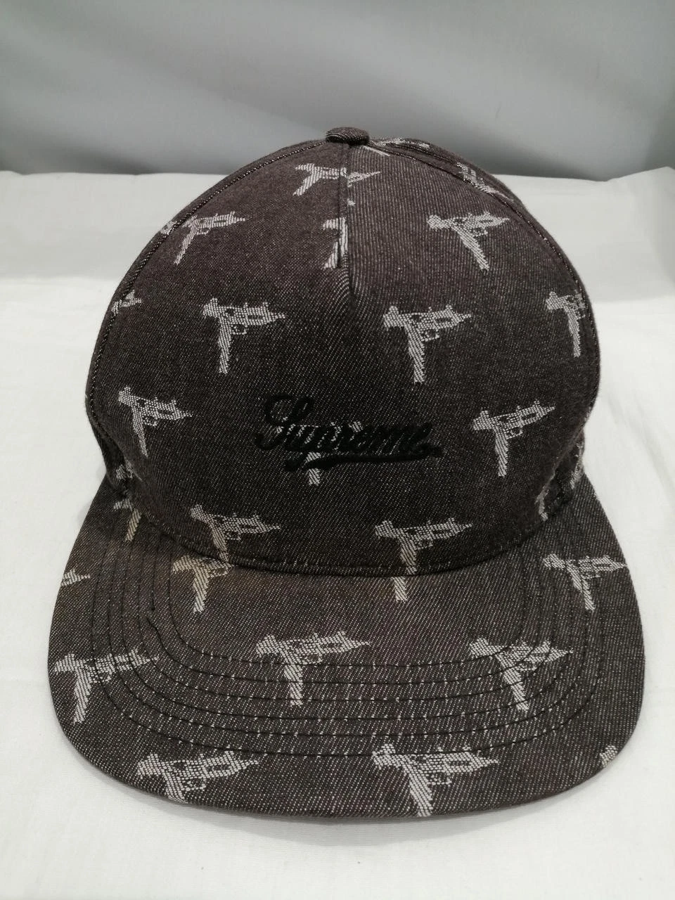 Numéro de modèle SUPREME : bouchon 6 panneaux motif pistolet gris