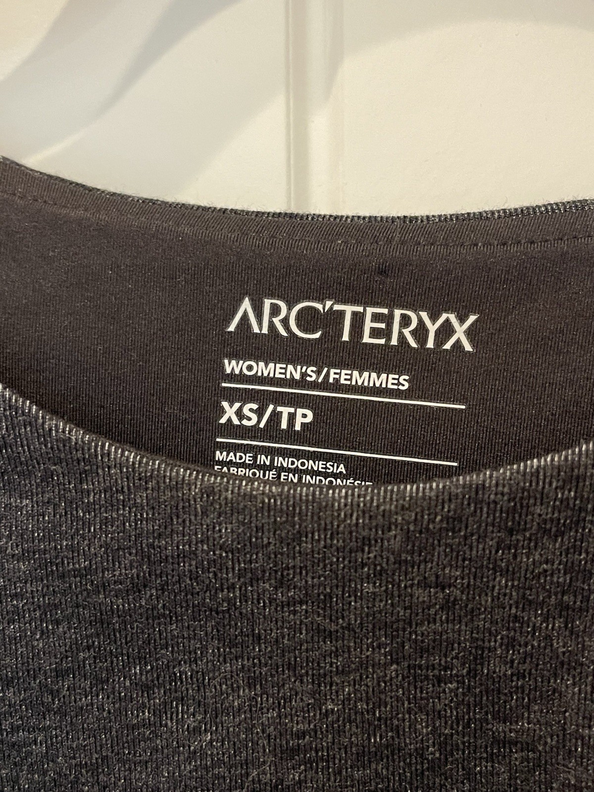 Felpa girocollo pullover centrale donna Arc'teryx Momenta nuova con etichette taglia XS PREZZO AL PUBBLICO $98