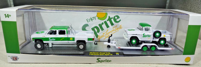 M2 Machines Sprite 1975 Chevrolet Silverado C30 4x4 & 1958 Apache Stepside 4x4