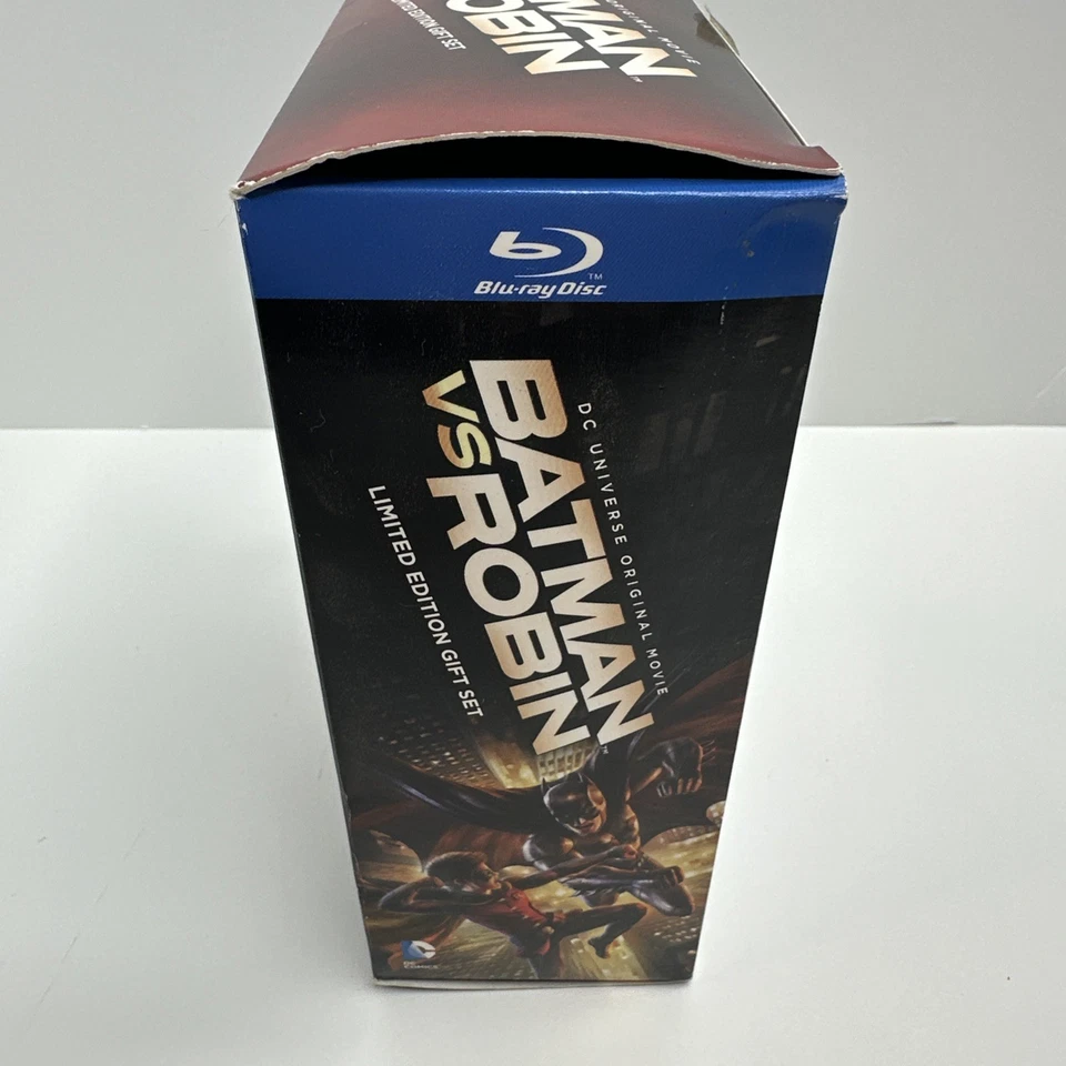 BATMAN VS ROBIN Blu-Ray + DVD + Digital W/ Figurine Foto 4 de 4