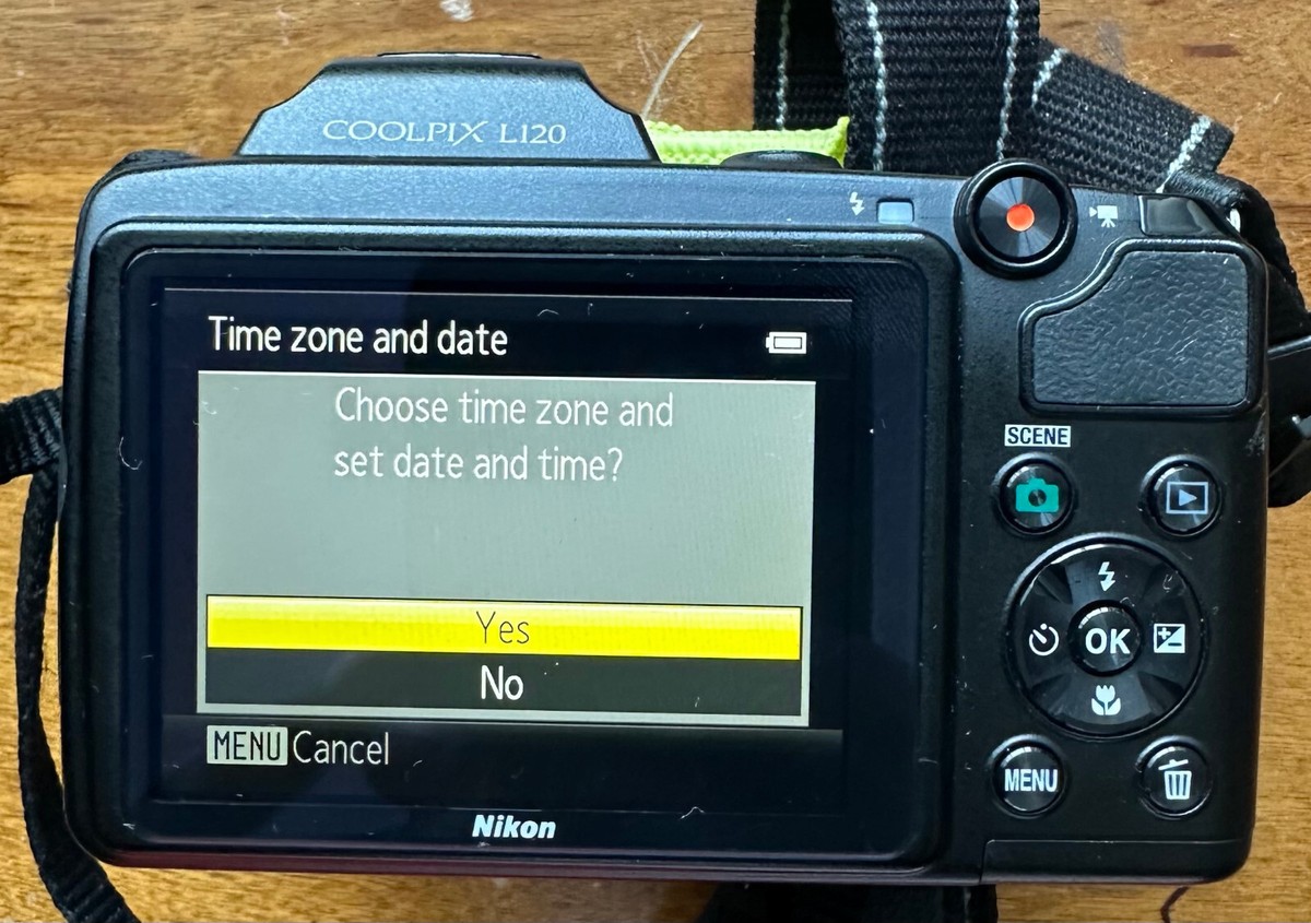 Nikon Coolpix L120 14.1MP 21x Wide Optical Zoom 921 K-Dot LCD
