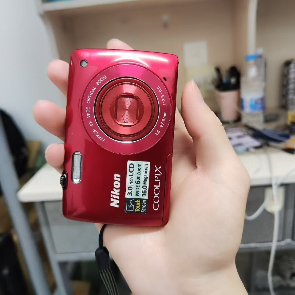 Nikon Coolpix S4200 16.0MP Touch Screen Digital Camera 6x Zoom