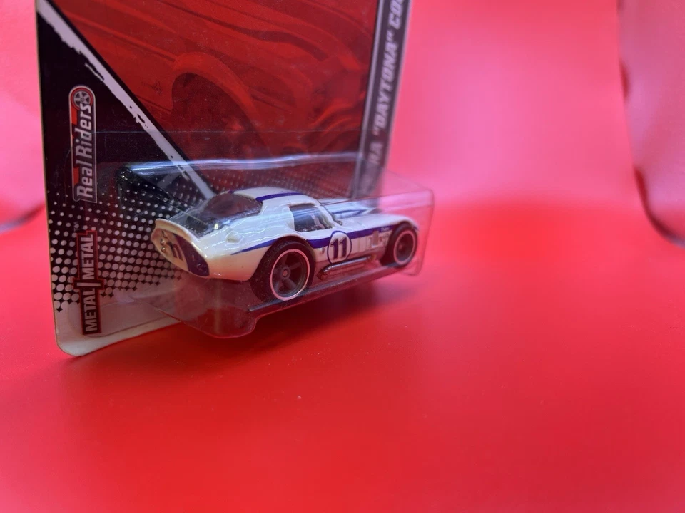 Hot Wheels Garage 2011, pilotos reales, blanco Shelby Cobra "Daytona Coupe", 8/20 Foto 4 de 4
