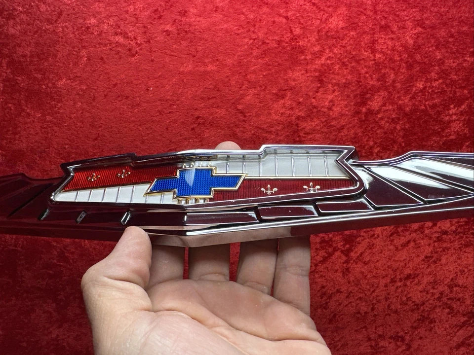 ✨ Barn Find ✨ NOS 20 世纪 60 年代通用雪佛兰 Corvair Bowtie Eagle 铬翅膀徽章 — 第 4/4 张图片