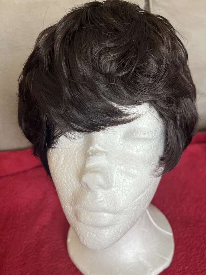 Peluca negra corta unisex Henry Margu con rizos suaves glamour moderno Foto 3 de 4