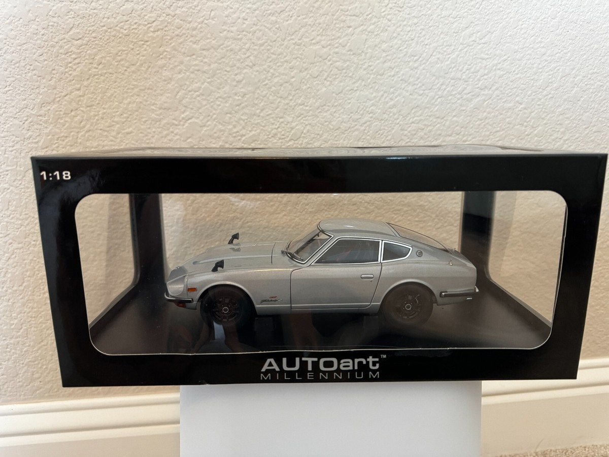 AUTOart 1/18 フェアレディZ432(PS30) 1/18 AutoArt Millennium Nissan Fairlady Z432 (PS30) in Silver