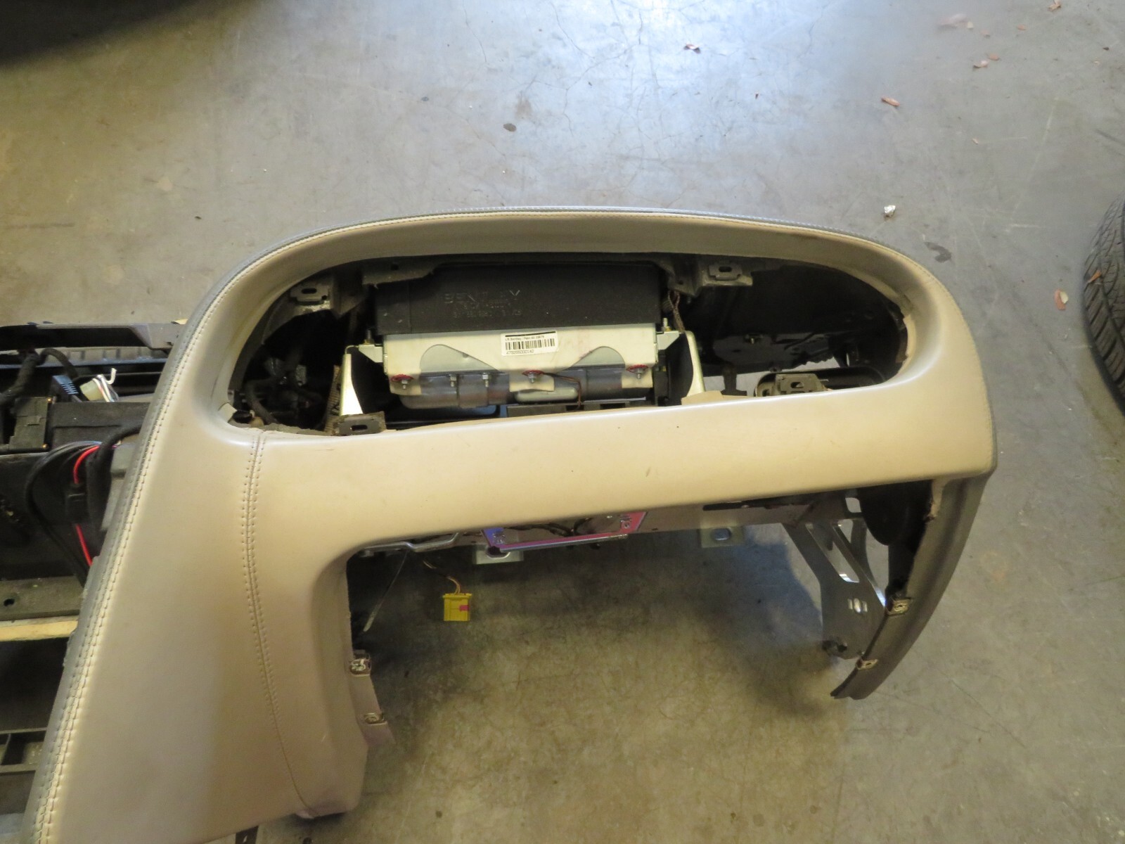 2006 BENTLEY FLYING SPUR FRONT DASH COMPLETE