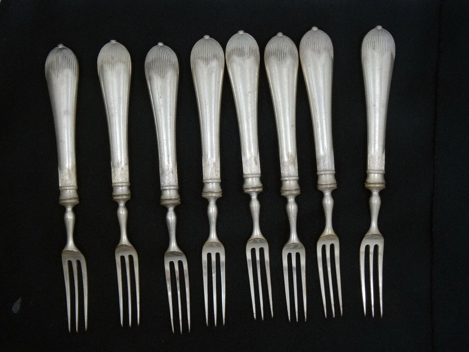 LOTE DE 8 HORQUILLAS VICTORIANAS ANTIGUAS DE PLATA MACIZA 19c ~ 5 7/8" ** 223,9 g Foto 2 de 4