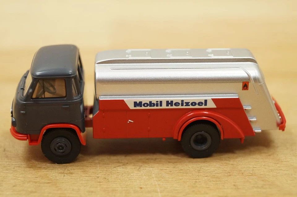 HO 1:87 Brekina 43223 Borgward B 655 Cisterne "Mobil Heizoel" NUOVO in OVP - Immagine 3 di 4