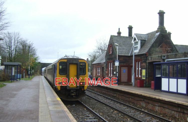 PHOTO  NORTHERN CLASS 156 NO. 156486 DEPARTING ASPATRIA RAILWAY STATION  PLATFOR