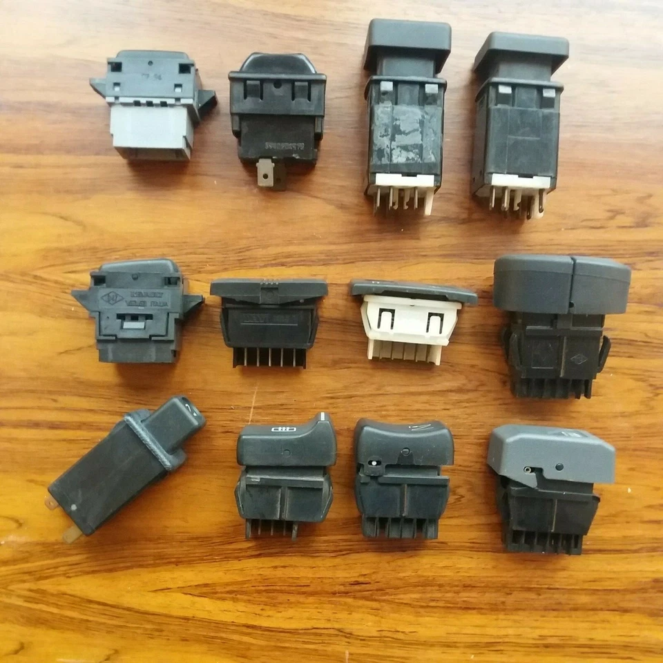 Various 90s 00's Renault Switches R5/19/21/25/Espace/Fuego/Clio/Laguna/Turbo/GTA - Image 2 of 4