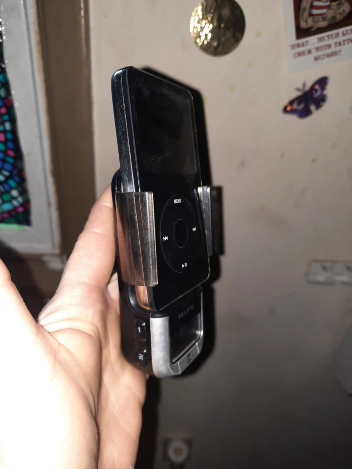 Apple iPod Classic 5th Generation Enhanced 80 GB - White - Image 2 of 4