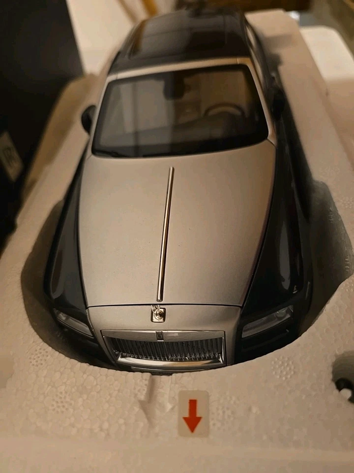 Kyosho Rolls Royce Ghost nero/argento scala 1:18  - Immagine 3 di 4