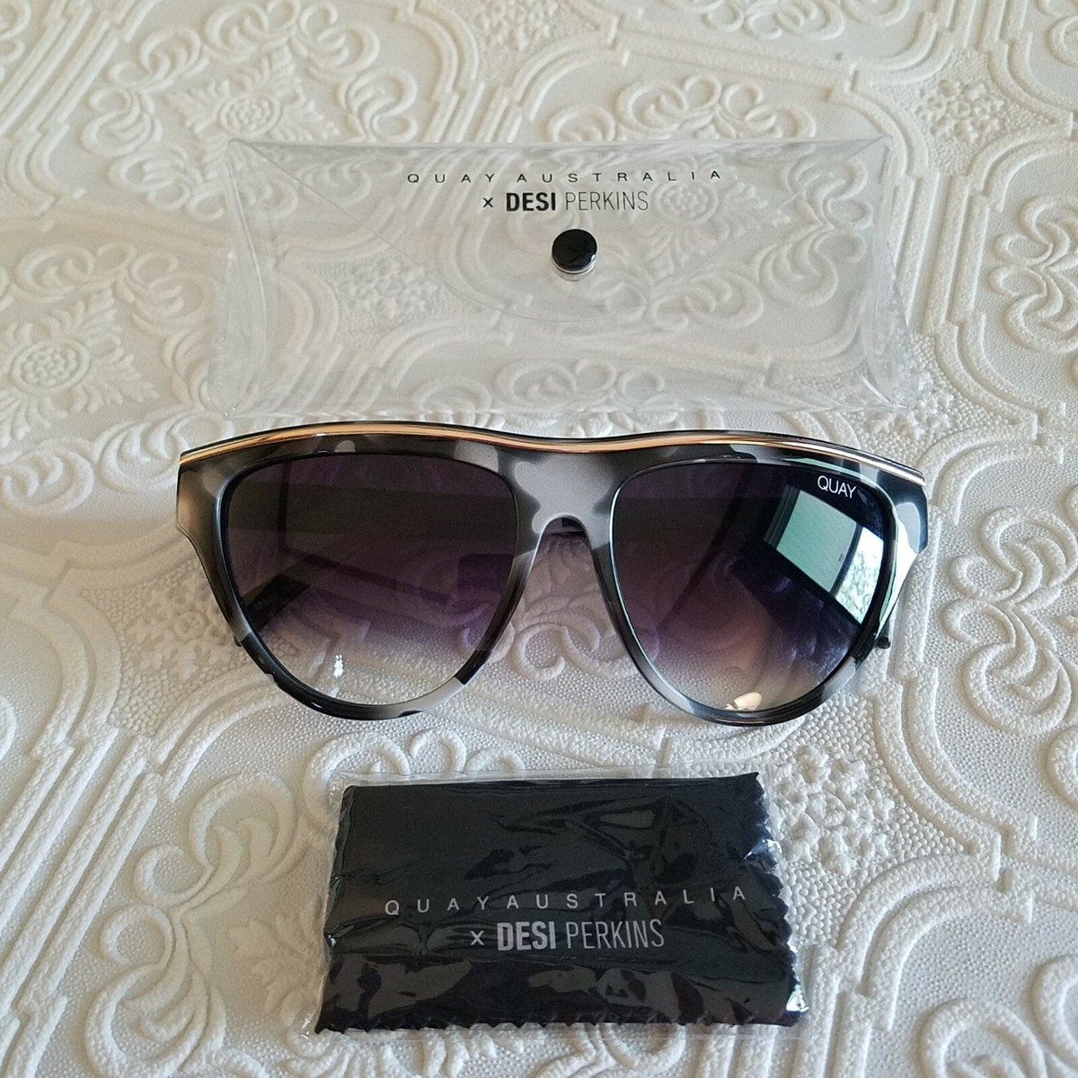 Quay NWOT Flight Risk Shield Black White Tortoise Fade  display picture 2