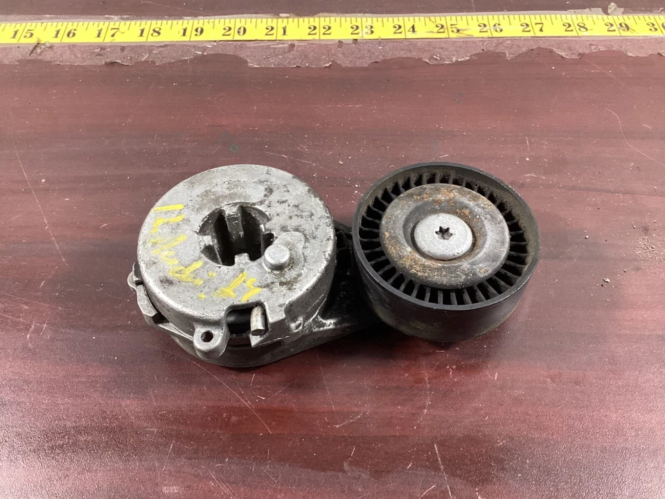 Polea tensora de correa serpentina Audi A4 A4 Quattro 2009-2012 06H903133G OEM. Foto 2 de 4