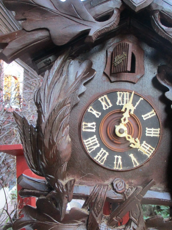 Vintage Black Forest Cuckoo Clock Cleaned Oiled and Working Hunter Style - Image 3 of 4