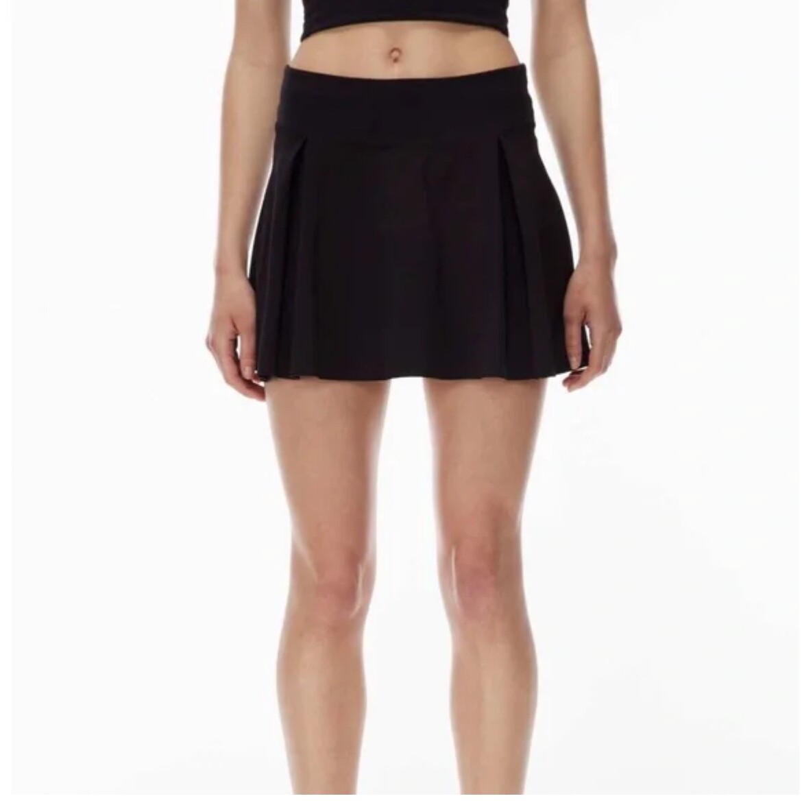 New TNA Aritzia Serve Mini Skort, Size Large Black Pleated Tennis