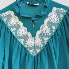 Vtg Vanity Fair grandmacore maxi Long fleece Cottagecore robe lace collar sz S