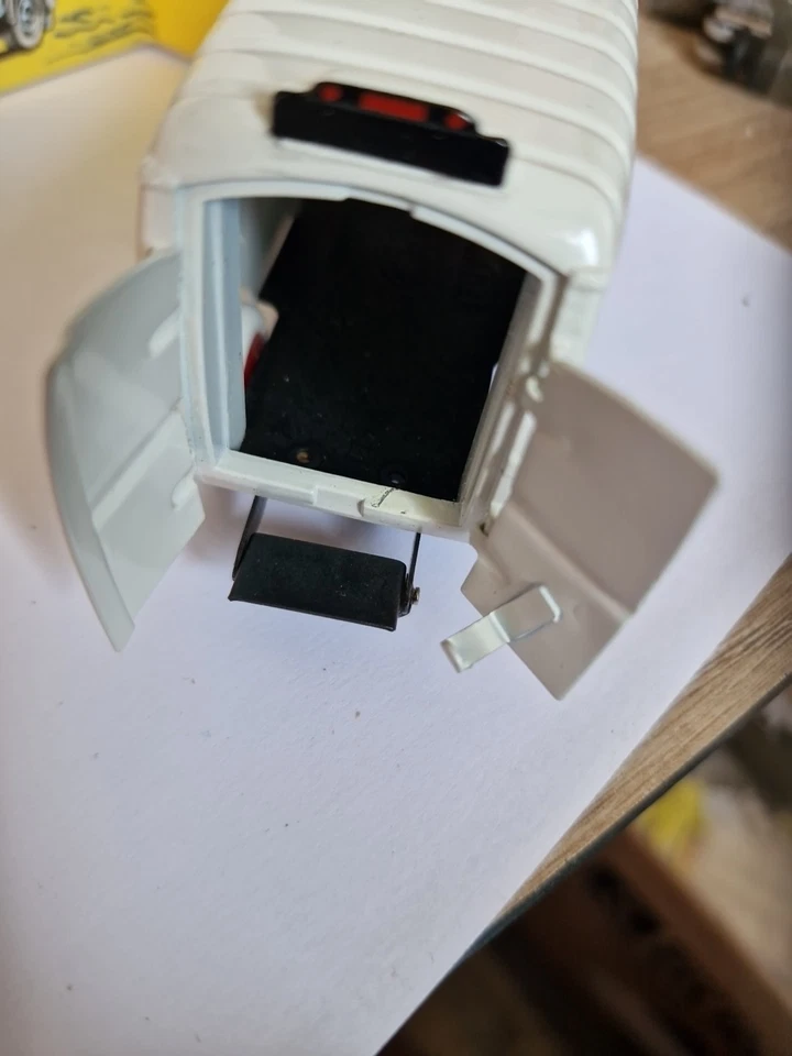 CIJ  1/43 - RENAULT 1000KG AMBULANCE MUNICIPALE - série limitée Redition  - Photo 4/4