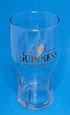 GUINNES DRAUGHT BEER PINT GLASS WITH GOLD REFLECTIVE PRINT