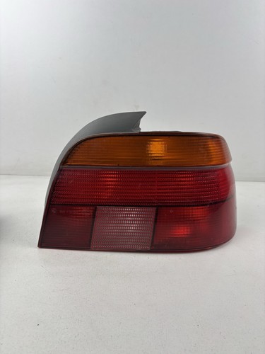BMW E39 Rücklicht Bremslicht Rückleuchte 8358032 Rechts hinten Original