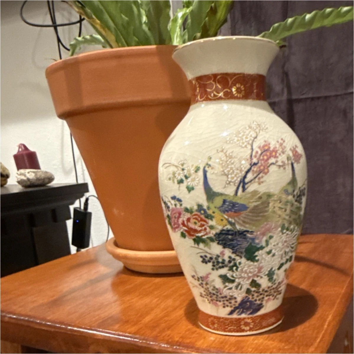 L108 磁器窯変掛紅花口孔雀花瓶 有田焼】飾り花瓶 染錦金彩孔雀牡丹図 - JTOPIA