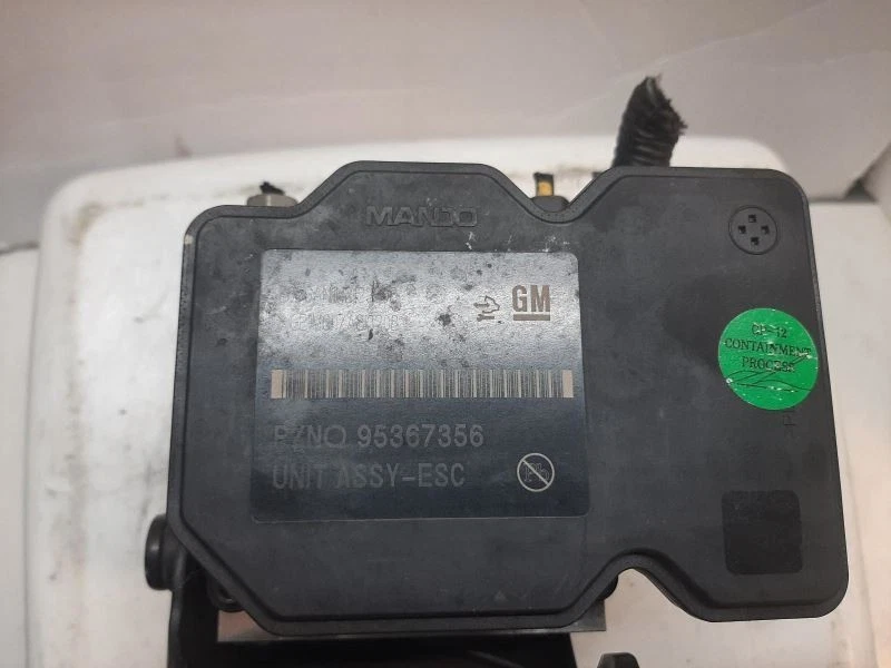 Módulo de bomba de freno ABS 14 2014 Buick Encore 95367356 Foto 3 de 4