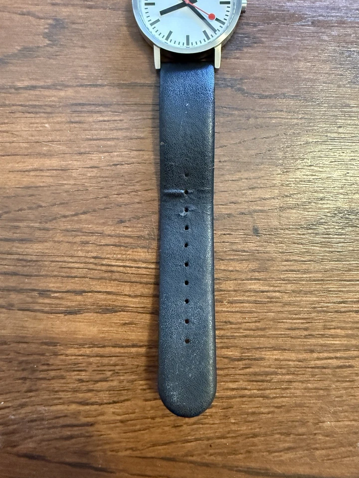 Mondaine Simply Elegant 36mm mostrador branco couro relógio oficial Swiss Railways - Imagem 4 de 4