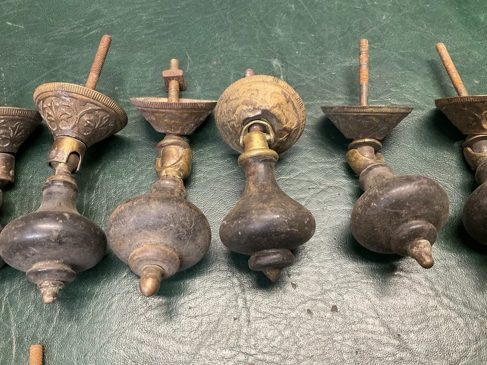 批量 20 + 维多利亚式 Eastlake 乌木和黄铜撕裂抽屉拉手 ~ 救援 — 第 3/4 张图片