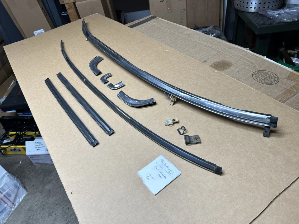 Camioneta Toyota 84-88 89 4Runner OEM SR5 - Parabrisas delantero cromado TRIM 8 piezas Foto 3 de 4