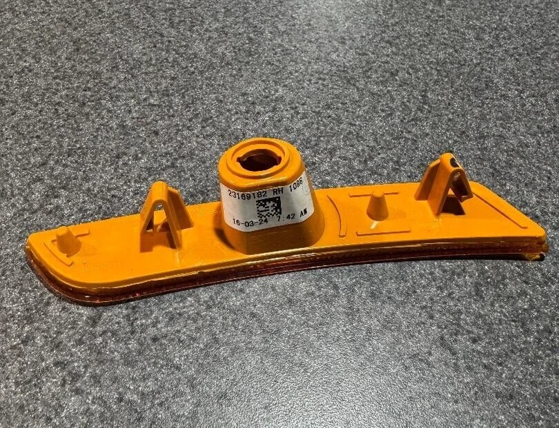 2014-2019 CADILLAC ATS ПРАВЫЙ ПЕРЕДНИЙ БОКОВОЙ МАРКЕР P/N 23169182 OEM Б/У ДЕТАЛЬ - Изображение 3 из 4