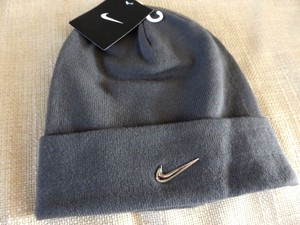 nike sports beanie