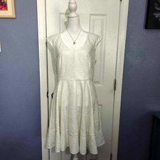 NWOT Women M Gianni Bini Oceana Full Blossom V-Neck Cap Sleeve White Dress