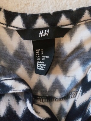 H&M Black/White ZigZag Design Long Sleeve Ladies V Neck shape Top